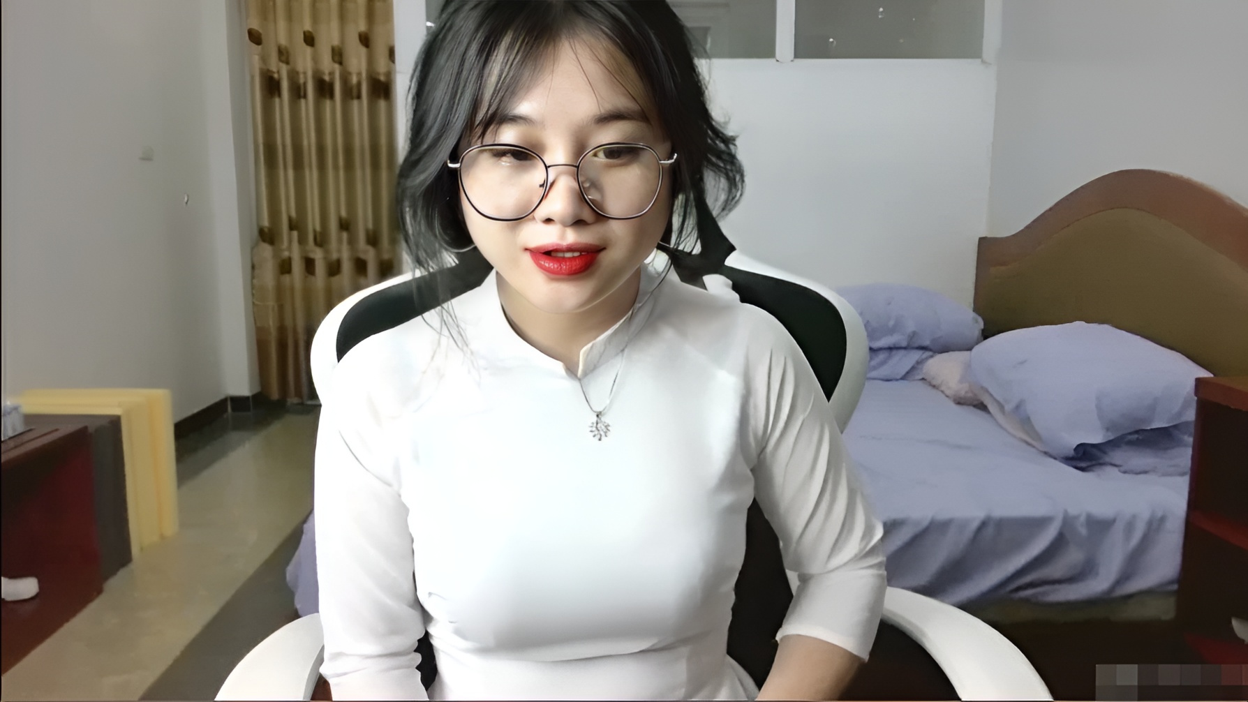 Remaja seksi Anna di ao dai Halo semuanya.....